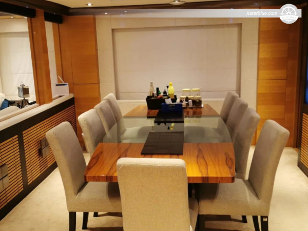 Dubai Marina'dan Majesty 121 Lüks Motor Yat ile 7 Günlük Jumeirah ve Dubai Koyu Gezisi