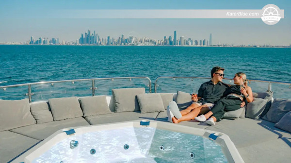 Escapada de 7 dias para Abu Dhabi a bordo do superiate Sunseeker 131 de três decks, partindo da Marina de Dubai.