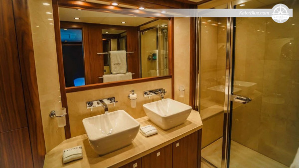 7 Günlük Cumeyra ve Dubai Yat Limanı'ndan Sunseeker 131 Lüks Yat ile Dubai Körfezi Gezisi