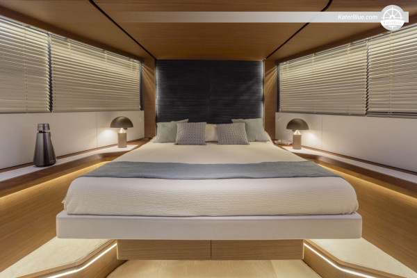Evo Yachts V8 2025 Motoryacht zu verkaufen – 24 m, 4+2 Kabinen – Neapel, Italien