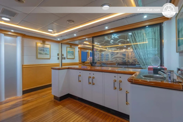 Alloy Yachts 115’ “Fortune Elephant” (1997) for Sale – Phuket