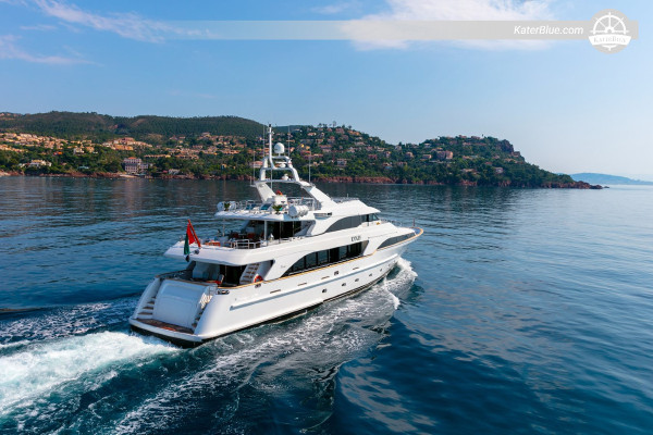 Benetti Custom 35m Classic/115 Motoryacht, Baujahr 2004, zu verkaufen – 5 Kabinen – Neapel, Italien