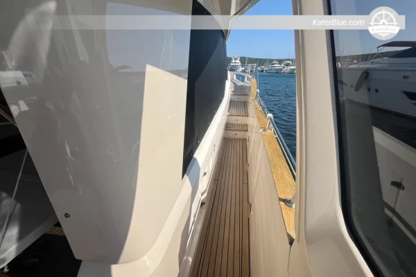 2024 Schaefer V33 Center Console for Sale – 10.33m Luxury Day Boat, Twin Mercury Verado V10, Mallorca