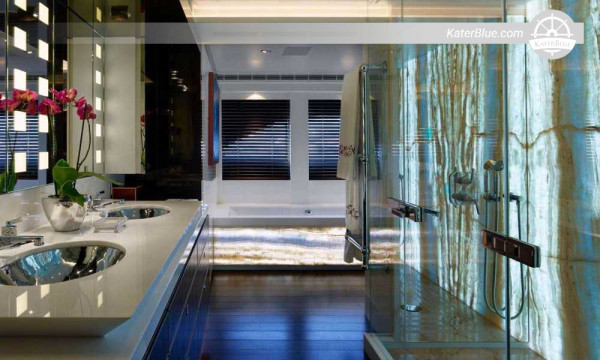 Superiate Heesen 5000 de alumínio, 49,8 m, ano 2011, à venda, com reforma realizada em 2021 e volume de 499 GT.