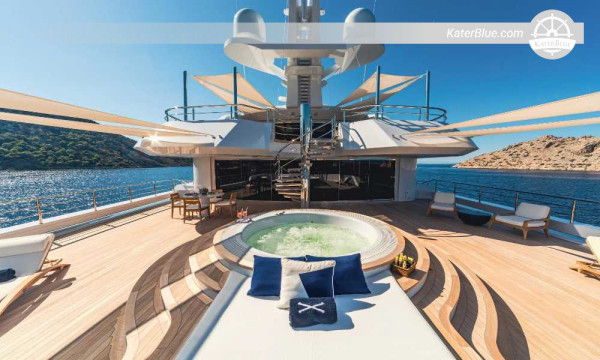 Westwärts aufs offene Meer – 7-tägige Charter einer Golden Yachts 88m