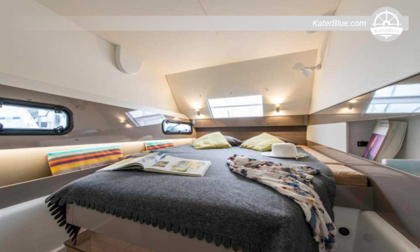 Noleggio settimanale a scafo nudo da Atene per le Cicladi - Kythnos Syros Kea Sounio