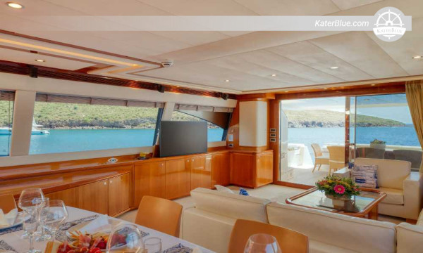 Ultimate Saronic Leisure – Ferretti 830 Fly Weekly Crewed Charter from Athens