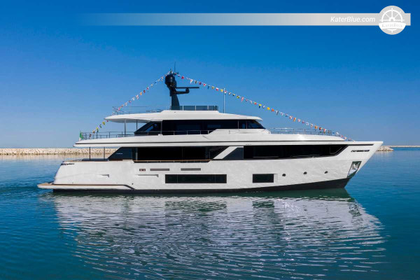 Custom Line 2021 – Yacht for Sale – 28m Luxury Yacht, 5 Guest Cabins – Dubai, United Arab Emirates