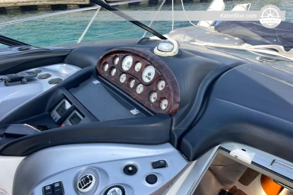 2005 年 Cranchi Mediterranee 47 出售 – 14.3m 高性能巡洋舰，2 间客舱，沃尔沃遍达 D9 – 克罗地亚扎达尔