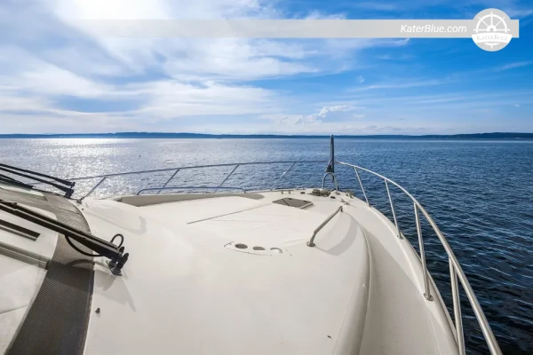2001 Hatteras 63 Cockpit Motor Yacht for Sale – 3 Cabins – Seattle USA