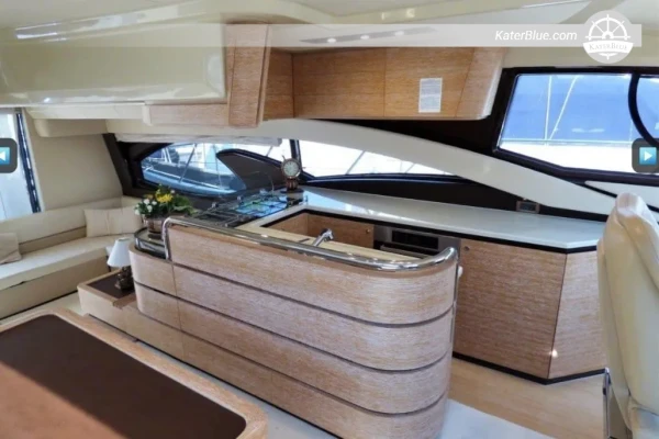 Iate a motor Azimut 60 (2013) com flybridge à venda – 18,7 m – 3 cabines – Poucas horas de uso – Dalmácia, Croácia