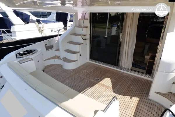 Iate a motor Azimut 60 (2013) com flybridge à venda – 18,7 m – 3 cabines – Poucas horas de uso – Dalmácia, Croácia