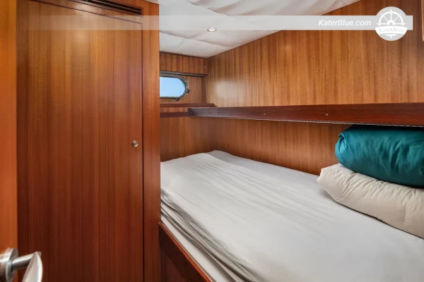 2010 Ocean Alexander 80 Motoryacht 24.38m, 3 Ensuite Cabins + Crew, Twin CAT C32 3,300HP – For Sale in Seattle (US Flag)