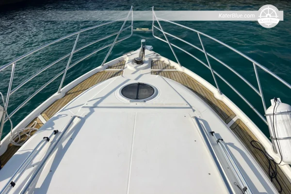 2005 年 Cranchi Mediterranee 47 出售 – 14.3m 高性能巡洋舰，2 间客舱，沃尔沃遍达 D9 – 克罗地亚扎达尔
