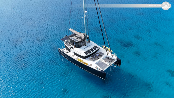Lagoon 560 Luxury Catamaran Charter Yasawa, Fiji | 4 Cabin Crewed Yacht (4X)