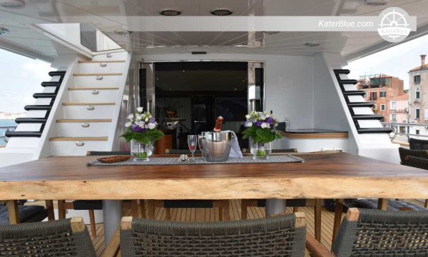 38-Meter-Motoryacht-Wochencharter – Abu Dhabi nach Palm Jumeirah & Dubai Marina