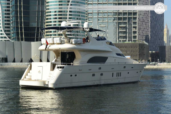 7-Day Abu Dhabi to Dubai Marina & Palm Jumeirah Yacht Charter (26m Crewed Motor Yacht)