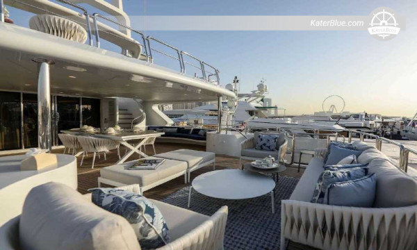 Abu Dhabi 7-tägiger Yachtcharter mit Crew auf einer 35 m langen Benetti-Yacht - Hochseereise im zentralen Arabischen Golf