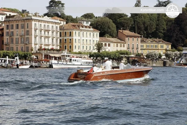 Colombo Romance 32 Special Edition 2004 for Sale – 9.72m Mahogany Runabout, 1 Cabin, Swiss Flag, Lugano