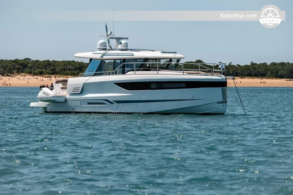 Wellcraft 44 Explorer 2026 for Sale – 13.39m, Triple Outboards, Split
