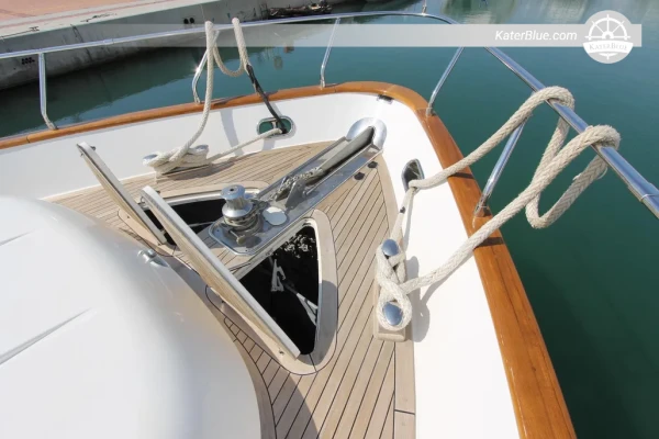 For Sale: 2004 Uniesse 72 21.90m Flybridge Motor Yacht, 4 Cabins + Crew, Athens Greece