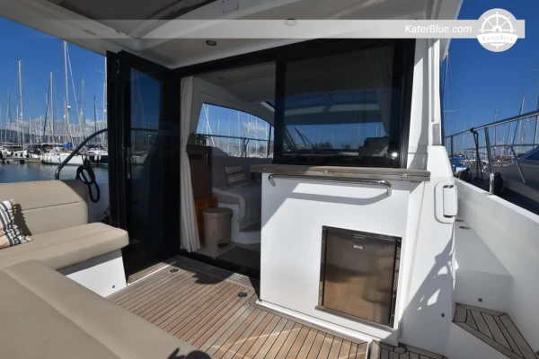 Sealine C330 2016 Motor Cruiser for Sale in Corfu Greece
