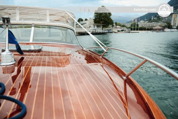 Colombo Romance 32 Special Edition 2004 for Sale – 9.72m Mahogany Runabout, 1 Cabin, Swiss Flag, Lugano