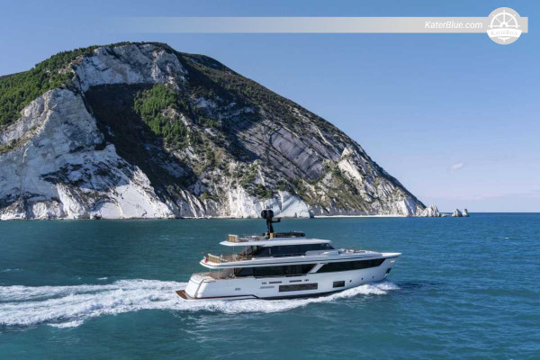 28m Custom Line Superyacht - Offshore Blue Water 7-Day Red Sea Cruise from Jeddah Marina