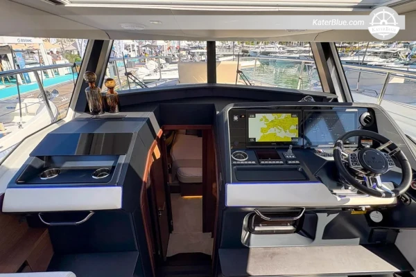 Wellcraft 44 Explorer 2026 for Sale – 13.39m, Triple Outboards, Split