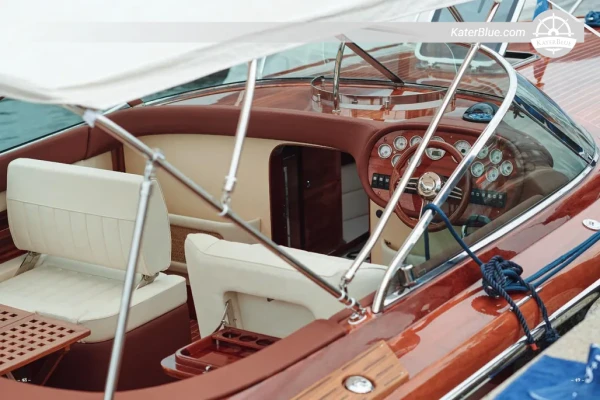 Colombo Romance 32 Special Edition 2004 for Sale – 9.72m Mahogany Runabout, 1 Cabin, Swiss Flag, Lugano