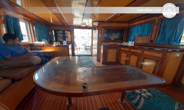Noleggio privato di uno yacht a motore di 16,7 metri (55 piedi) con equipaggio, con partenza dal porto turistico di Porto Ain Sokhna: giornata dedicata al nuoto nella barriera corallina del Mar Rosso, alla pesca e al barbecue per 10 persone.