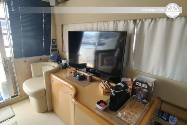2004 Ferretti Yachts 530 for Sale – 16.80m Flybridge, 3 Cabins – Palermo, Italy