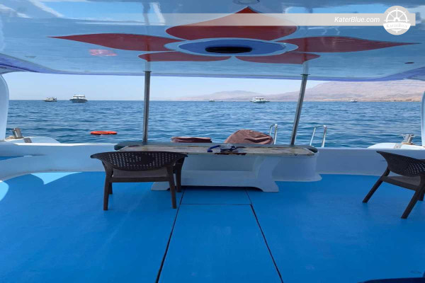 10-satni privatni najam luksuzne motorne jahte od 66 stopa s posadom iz marine Portrait Ain El Sokhna – plivanje, ribolov i roštilj na obali Crvenog mora za 11 gostiju
