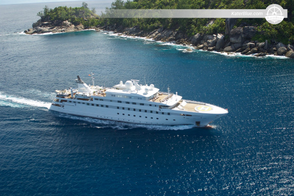 Grand East–West charter di 12 giorni con equipaggio a bordo di uno yacht di 90 metri - Napoli, Sicilia, Malta, Grecia, Turchia, Italia orientale