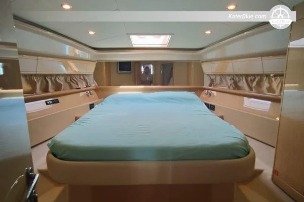 2004 Ferretti Yachts 530 for Sale – 16.80m Flybridge, 3 Cabins – Palermo, Italy