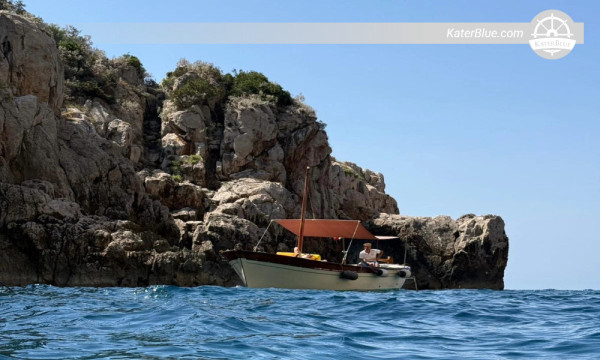Private Amalfi Coast Gozzo Excursion from Amalfi with Sea Grottoes, Furore Fjord, Praiano and Positano