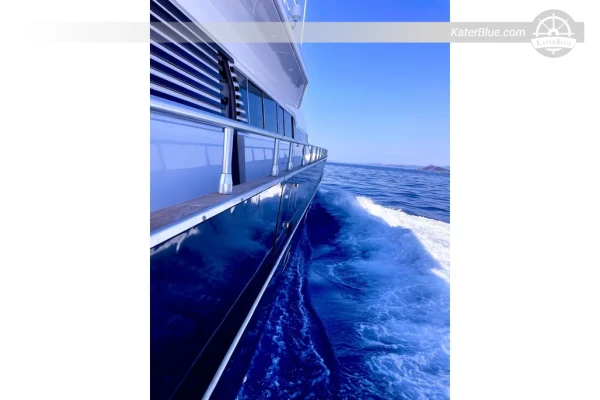 1993 Admiral 28m Aluminum Flybridge Motor Yacht for Sale in Genoa, Italy – Twin MTU 2000HP, 4 Cabins + Crew