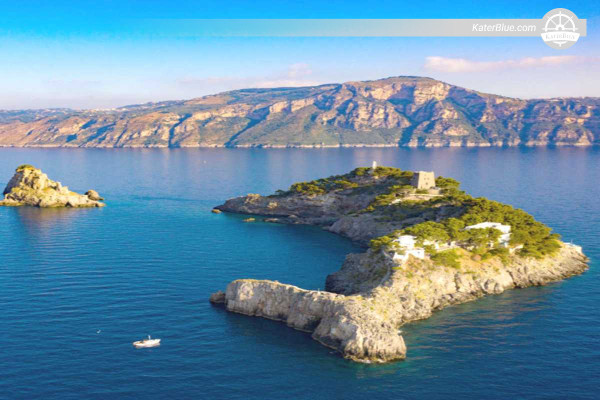 Private 45ft Italian Gozzo Day Charter from Sorrento to Amalfi Coast and Positano