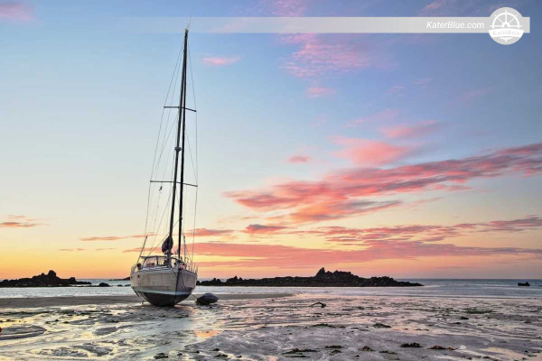 45ft 4-Cabin Weekly Bareboat Charter from Saint-Malo to Chausey, Jersey, Sark, Guernsey and Herm