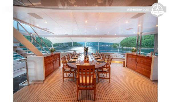 7-Day Luxury Charter from Jeddah to Dubai via Umluj, Shura, Shebara and NEOM