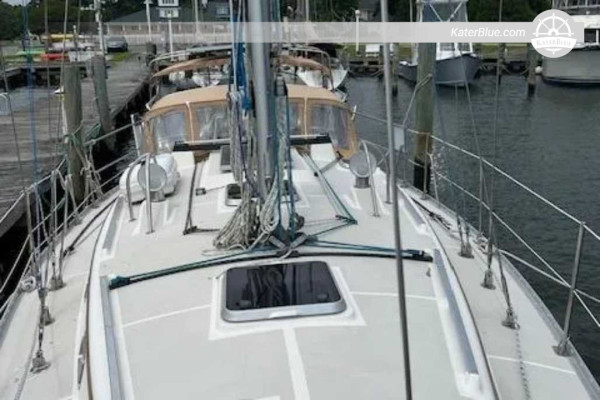 2003 Caliber 40 Sailing Yacht for Sale in Beaufort – 12.47m Bluewater Cruiser, 2 Cabins, Cutter Rig, Offshore Ready