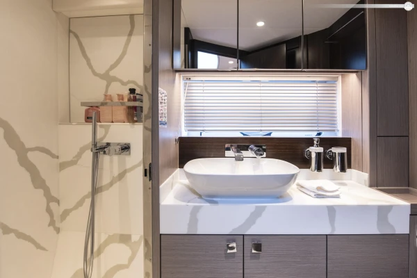 Sunseeker Manhattan 55, 2023 – 17.2m Motor Yacht, 3 Cabins, Dubai, UAE