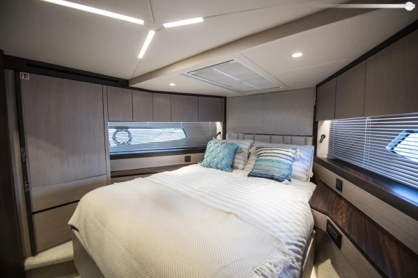 Sunseeker Manhattan 55, 2023 – 17.2m Motor Yacht, 3 Cabins, Dubai, UAE