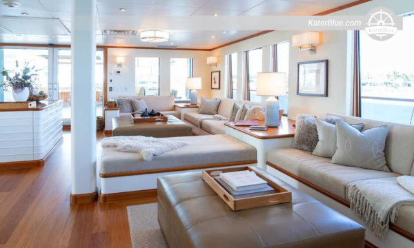 15-Day Fully Crewed South Georgia and Antarctic Peninsula Luxury Expedition Yacht Charter from Ushuaia for 12 Guests
