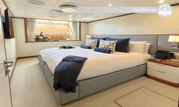 16-Day Fully Crewed Falkland Islands South Georgia and Antarctic Peninsula Luxury Explorer Charter from Ushuaia for 12 Guests