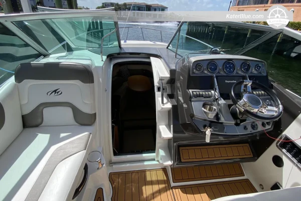 Monterey 295 Sport Yacht 2015 for Sale – 9.3m Cruiser, 2 Cabins, Boca Raton, Florida