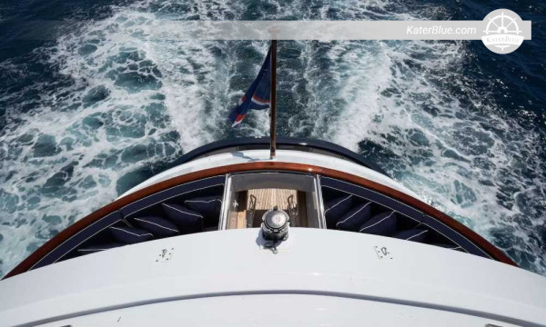 16-Day Fully Crewed 49m Explorer Yacht and Inland Luxury Journey from Cape Town to Zambia and Zimbabwe