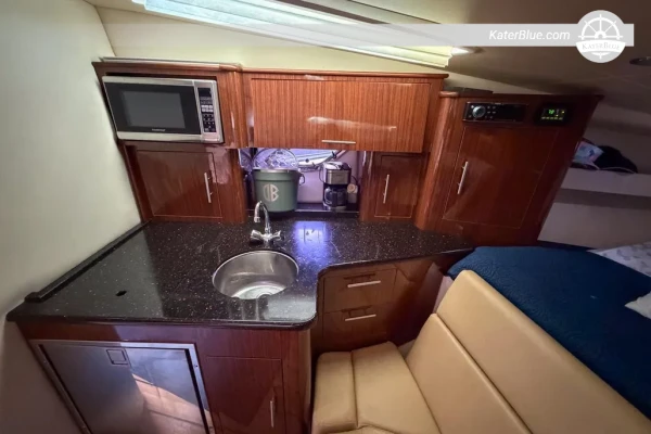 2015 Regal 35 Sport Coupe for Sale – 10.67m Express Cruiser, 2 Cabins, Miami Florida