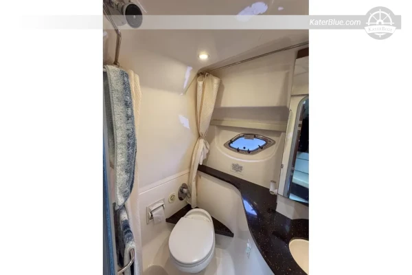 2015 Regal 35 Sport Coupe for Sale – 10.67m Express Cruiser, 2 Cabins, Miami Florida