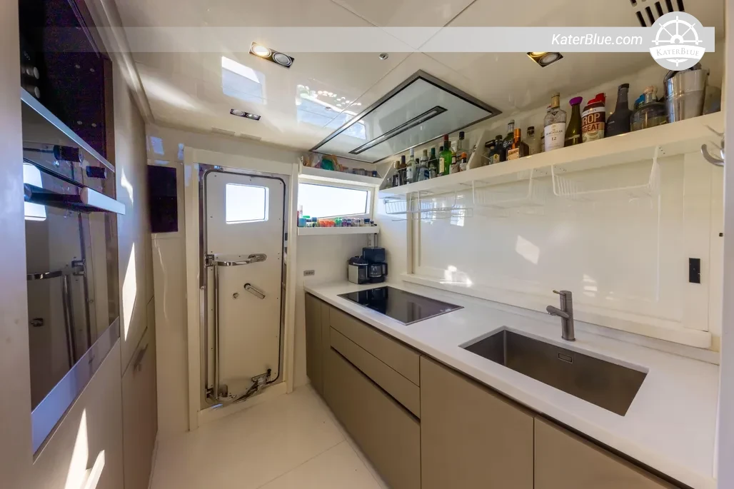 2018 Canados 888 Evolution 27.02m Flybridge Motor Yacht for Sale in Cannes France with 9 Cabins, Stabilizer and Williams Tender